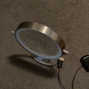 IHome - Lighted mirror with Bluetooth speaker